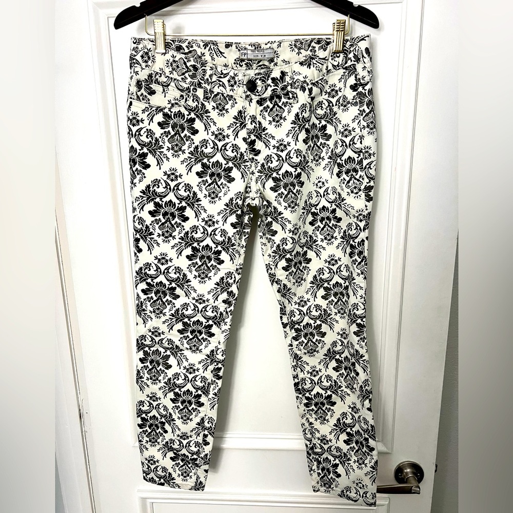 🖤Free People Cropped denim🖤Size 28🖤